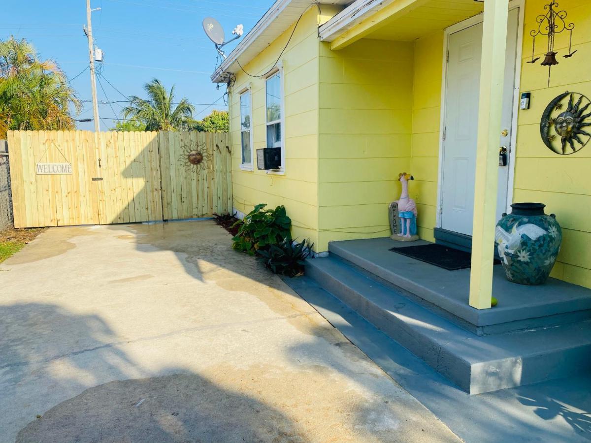 Key West Style 2 Bedroom House Fenced Backyard Patio Grill Firepit! Long Driveway For Boat Parking 10 Min To Delray Beach!!! Лейк Уърт Екстериор снимка